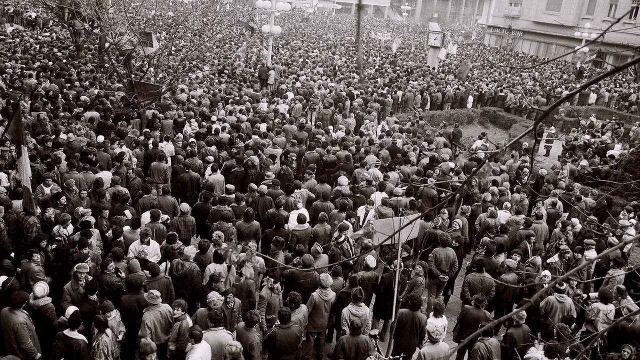 Când va fi decorat și Nea Nicu pentru 