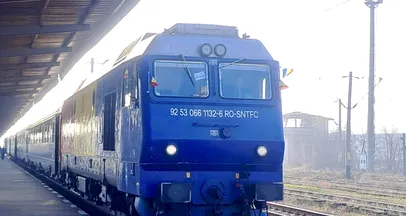 <span style='background-color: #dd9933; color: #fff; ' class='highlight text-uppercase'>ACTUALITATE</span> Un tren CFR, care circula pe ruta București-Pitești, a fost oprit din cauza unor degajări de fum