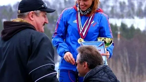 FOTO: Cum a apărut o schioare de 16 ani la un Campionat național din Rusia