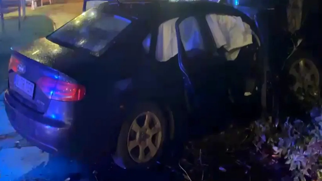 Accident în Capitală. Un șofer a intrat cu mașina în gardul sediului ALDE de la Arcul de Triumf (VIDEO)