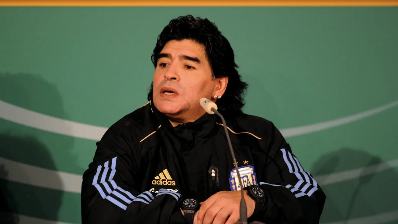 Procesul morții lui MARADONA, amânat până în 2025. Opt persoane sunt acuzate de 
