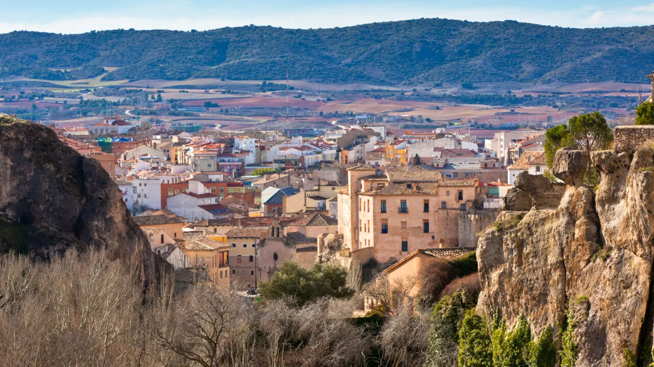 Orașul din Spania în care este ILEGAL să mori. Care este motivul din spatele acestei legi bizare