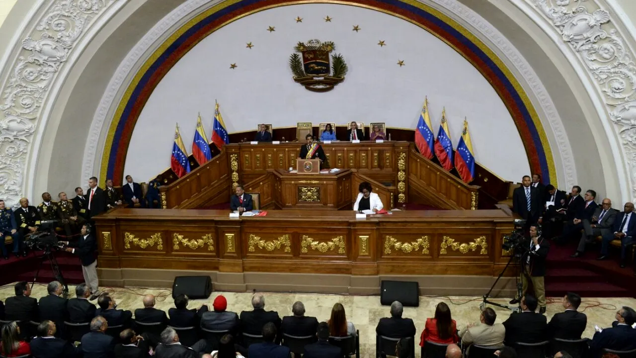 Venezuela critică INCURSIUNEA avioanelor de luptă americane în spațiul aerian al țării: Această provocare amenință direct suveranitatea statului