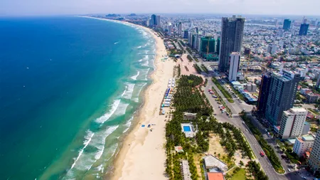 Orașul de pe litoral supranumit „cel mai ieftin loc din lume”. Cât costă chiria și o bere