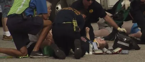 Imagini video imediat după ce o mașină a intrat într-un grup de oameni în SUA. Cel puțin 11 tineri sunt răniți