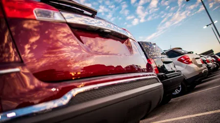 Surpriza de pe piața auto second-hand. Motivul pentru care mașinile „bătrâne” devin preferatele dealerilor