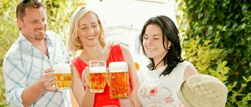 Nu o să vă vină să credeți despre ce vorbesc femeile și barbatii când ies la bere