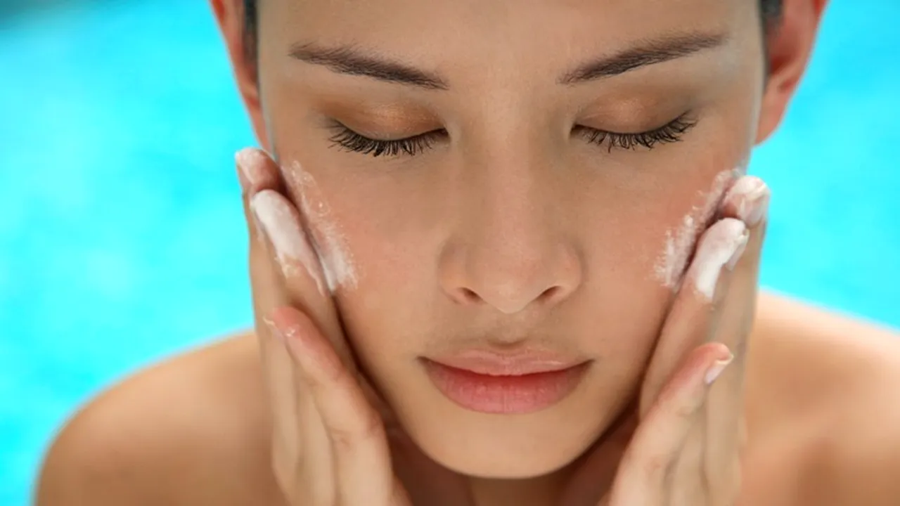 Noua fiță a cosmeticelor, la 300 de euro flaconul 