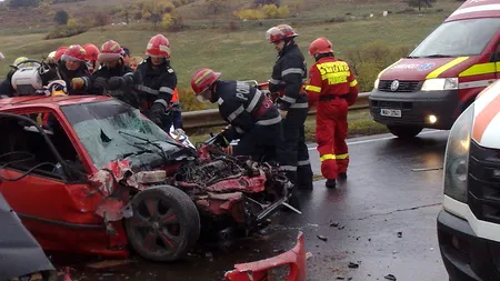 O persoană a murit și alte două au fost rănite după ce două autoturisme s-au ciocnit pe DN13