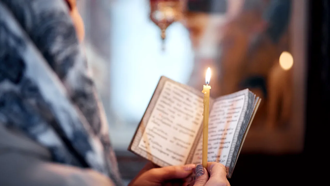 Românii preferă un trai modest, dar stabil, decât unul prosper și incert, arată Barometrul INSCOP. Credința rămâne pe primul loc în topul valorilor