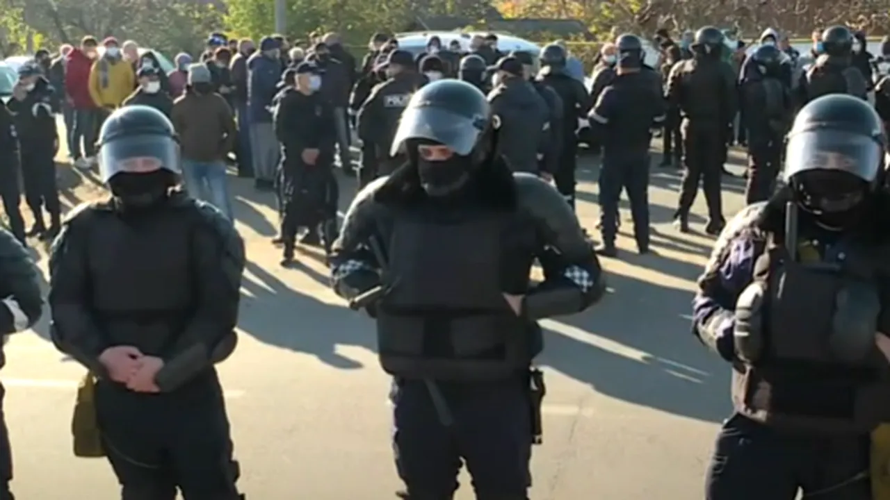 Proteste și zeci de mascați, în ziua alegerilor prezidențiale din Republica Moldova