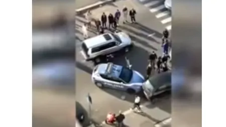 Atacați de interlopi, când au încercat să aresteze DOI ROMÂNI. Polițiștii italieni, într-o operațiune anti-drog