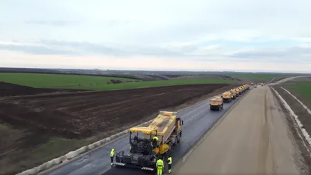 CNAIR: Se asfaltează primul kilometru al tronsonului 1 din Drumul Express Craiova - Pitești