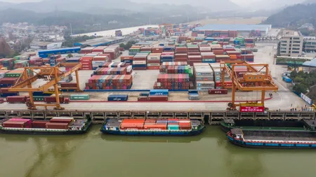 UE anunță intrarea în vigoare a TAXELOR VAMALE impuse mașinilor electrice chineze /Beijingul amenință cu măsuri de retorsiune