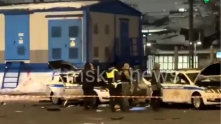 Atentat sinucigaș cu bombă lângă o gară din Moscova, asupra unei mașini de poliție. Un ofițer a fost ucis și alți doi au fost răniți