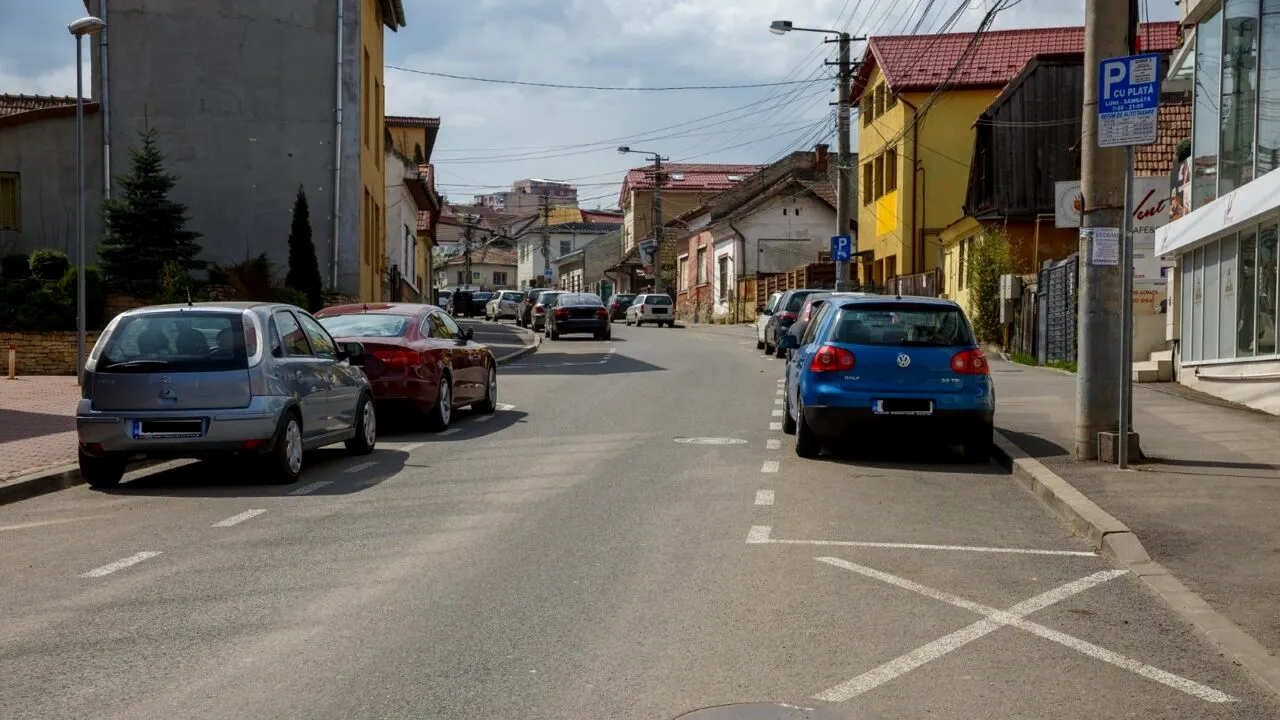 Clujul crește prețurile la locurile de parcare, în 2023. Cu cât se scumpesc abonamentele