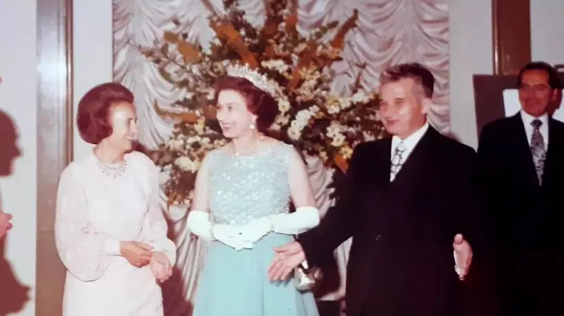 VIDEO - Elena Ceașusescu a recitat „Muma lui Ștefan cel Mare pentru Regina Elisabeta a II-a / Reacția Suveranei la auzul traducerii