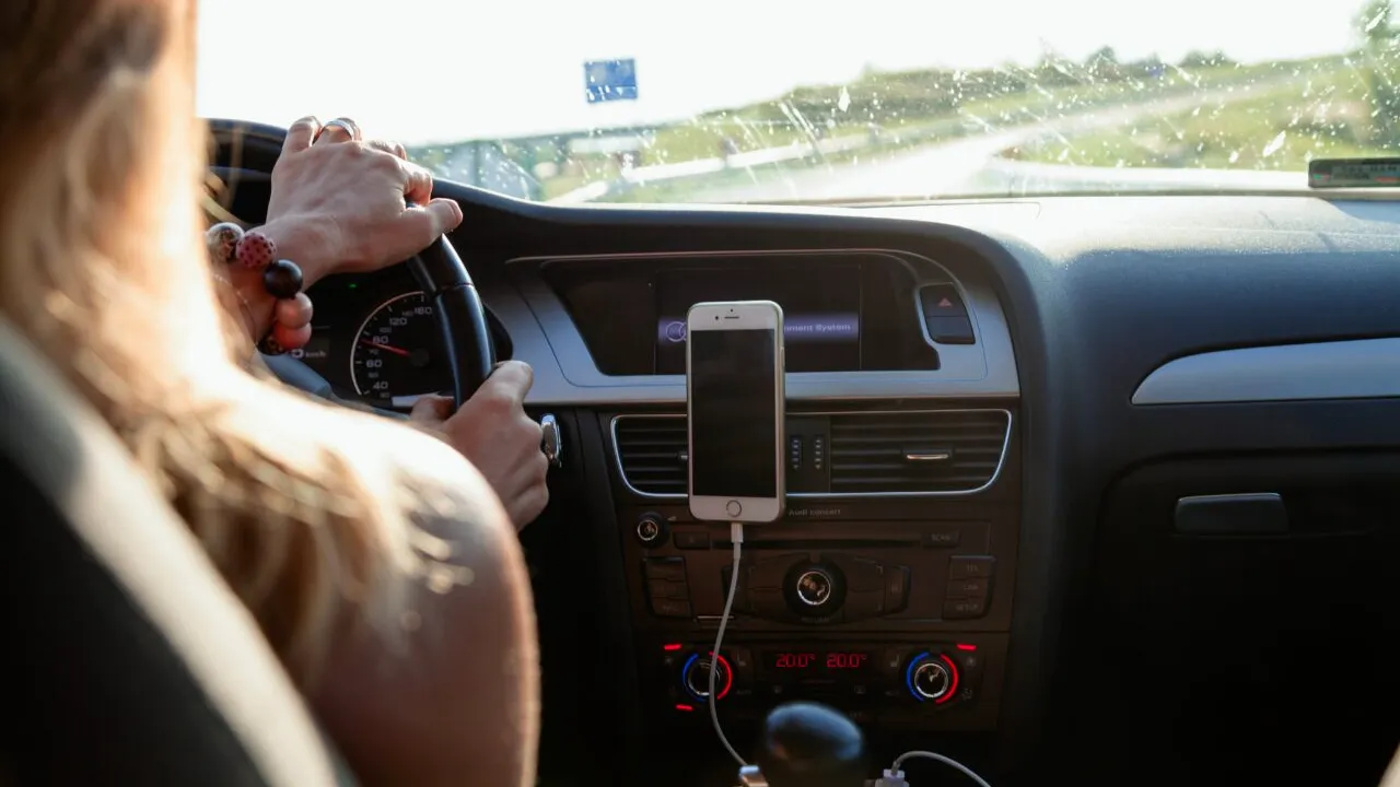 Cum poți să îți reduci consumul de combustibil la mașină. Butonul secret de care puțini știu!