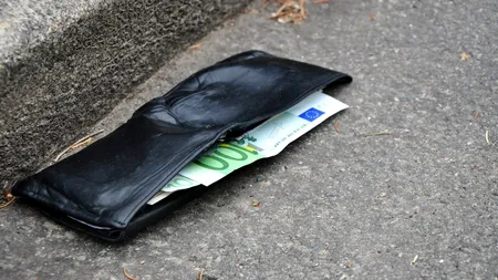 O femeie din Craiova a găsit un portofel cu peste 1.500 de euro și l-a dus la Poliție. Ea nu a vrut să primească niciun fel de recompensă