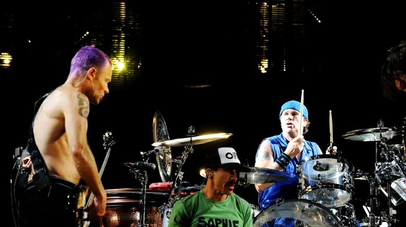 Zdob și Zdub și Vama concurează pentru a cânta în deschiderea concertului Red Hot Chili Peppers