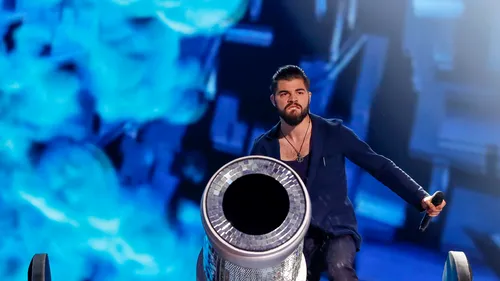 Probleme pentru România la Eurovision: Alex Florea s-a accidentat la prima repetiție pe scena de la Kiev