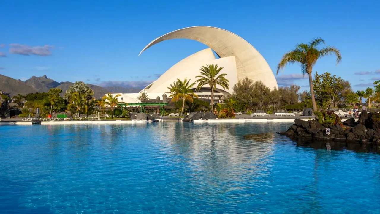 Autoritățile dintr-o INSULĂ exotică își amenință localnicii cu amenzi uriașe dacă încearcă să profite de turiști. Ireal pentru ce „facilități” cer 15€