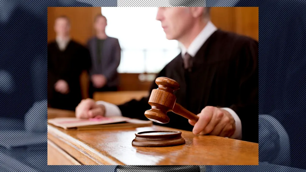 Un JUDECĂTOR coleg cu Alexandru Vasile respinsese cu o zi înainte o acțiune similară: Nu este „de  competența instanțelor” să judece decizii CCR