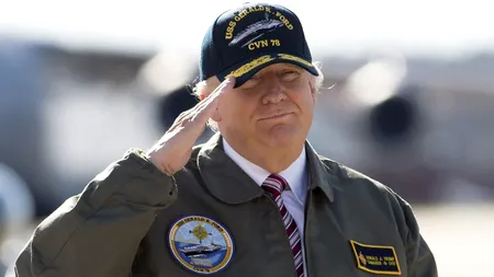 PAS ÎNAPOI. Donald Trump, tras pe 