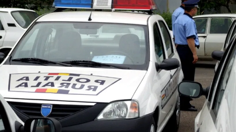 Bărbat fără carnet de conducere care transporta cu mașina sârmă furată, urmărit de polițiști