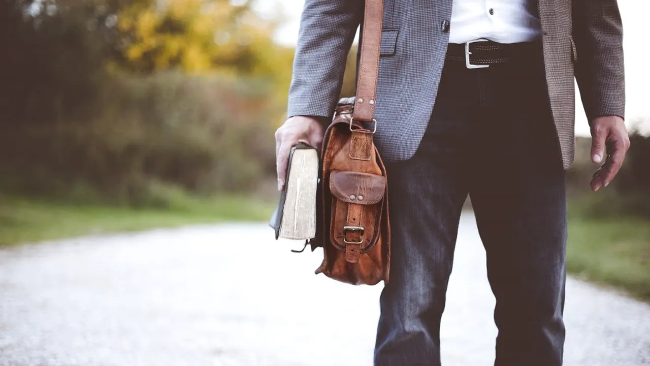 DOSAR PENAL. Un profesor este acuzat că a pozat subiectele la Evaluarea Națională și le-a postat pe grupul de whatsapp al școlii