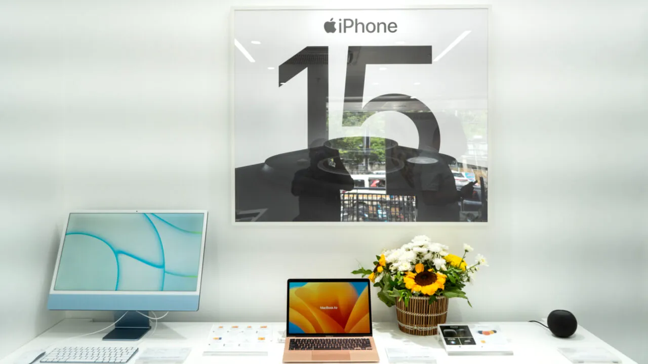 Apple va permite descărcarea de aplicații din surse alternative în UE, dar vor exista restricții