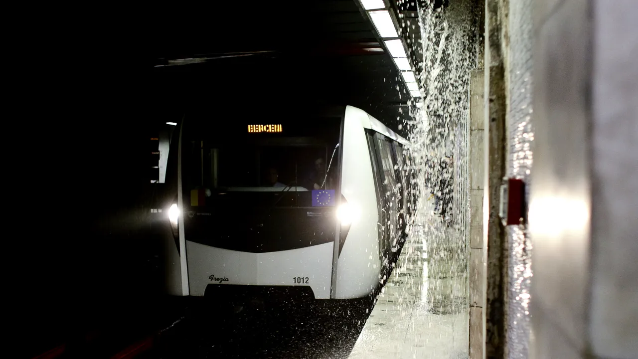 O garnitură de metrou a luat foc. Circulația pe magistrala Berceni-Pipera este oprită