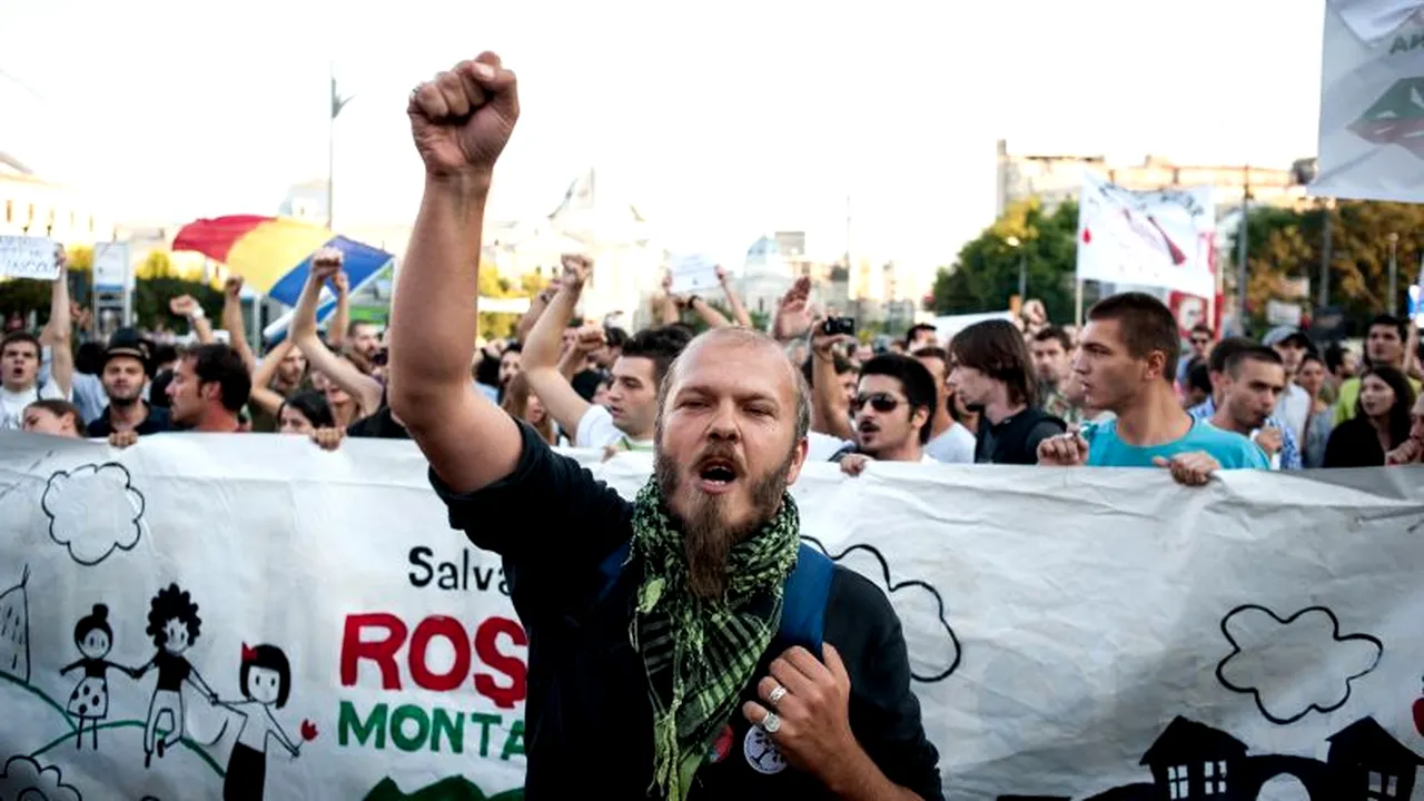 Cui îi e teamă de Piața Universității: Băsescu dă șah cu referendumul invalidabil, Ponta îngroapă Roșia Montană în Parlament până după prezidențiale