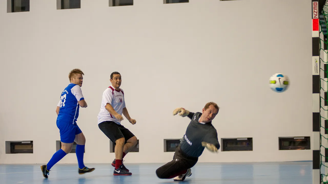 Cum apără deputatul Sturzu GOLUL dat de premierul Ponta în bugetul personal al românilor: Dai 20 de lei, dar nu dai, iei!