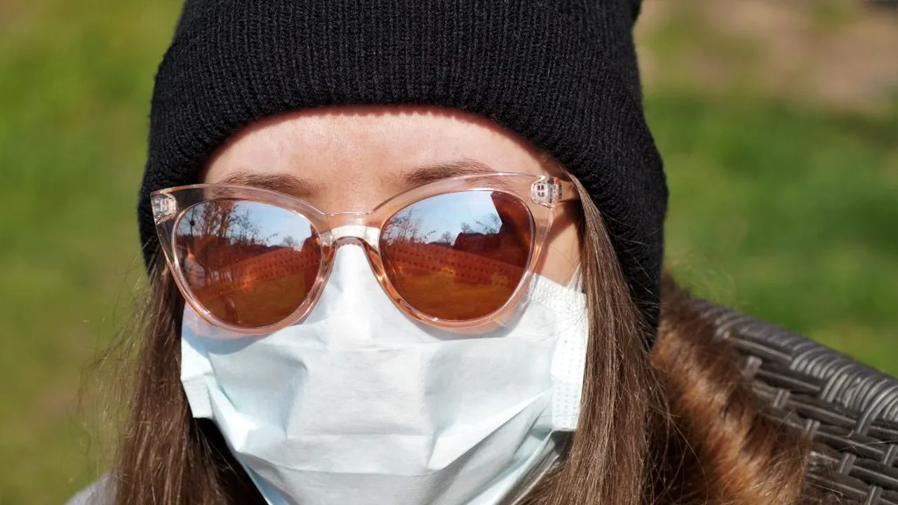 Celebru epidemiolog, sceptic în privința purtării măștii: „Sunt surprins că nu avem studii care să arate ce efecte au de fapt măștile”