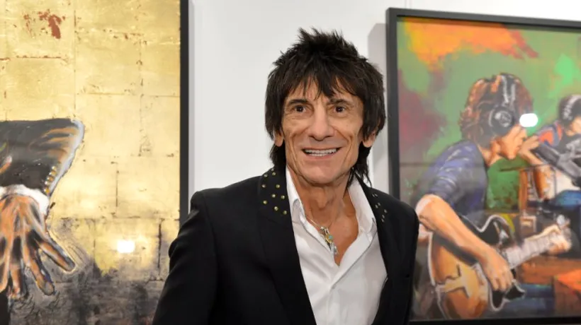 Ronnie Wood, chitaristul trupei The Rolling Stones, s-a logodit