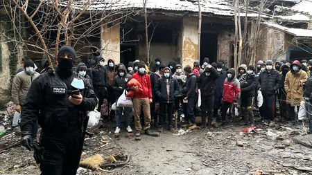 Imaginile neputinței: Sute de migranți fug din centrele de azil din țară și se întorc la Timișoara. Dominic Fritz: „Încă nu există o soluție concretă” (EXCLUSIV)