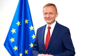 Comisarul european pentru buget și lupta antifraudă vine în România. DISCUȚII cu Ilie Bolojan și Marcel Ciolacu