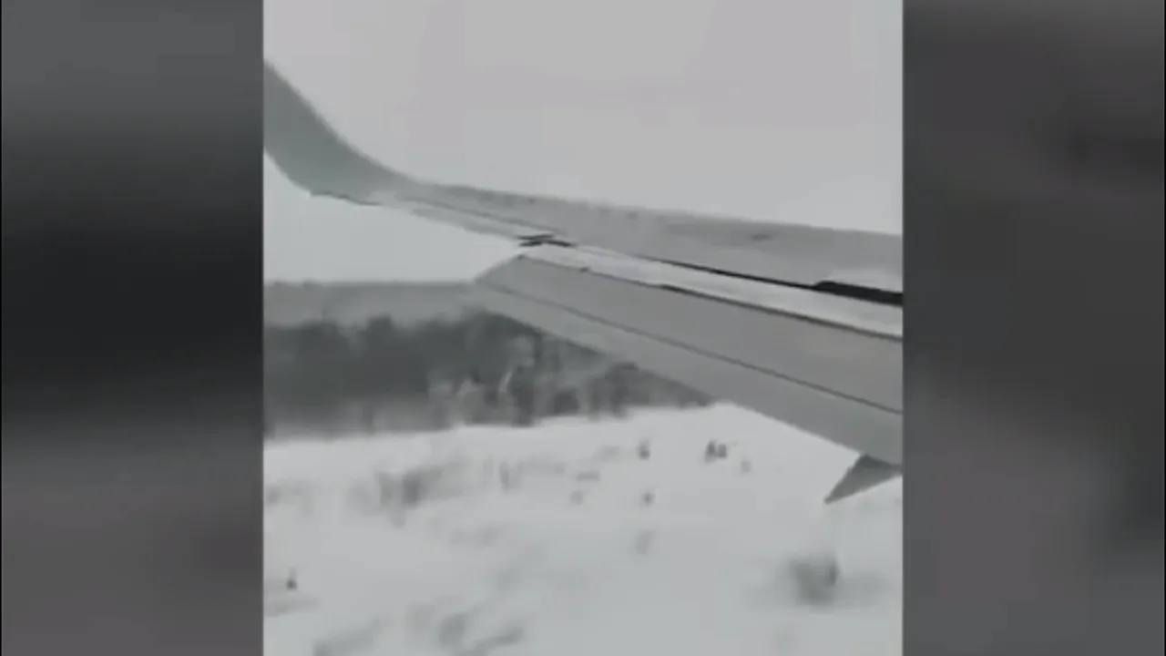 VIDEO Un avion cu 94 de pasageri la bord a aterizat forțat în Rusia