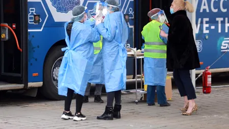 VIDEO| Descinderi la un centru de vaccinare din Sectorul 2. Angajați ai Primăriei, acuzați că ar fi falsificat 200 de certificate de imunizare