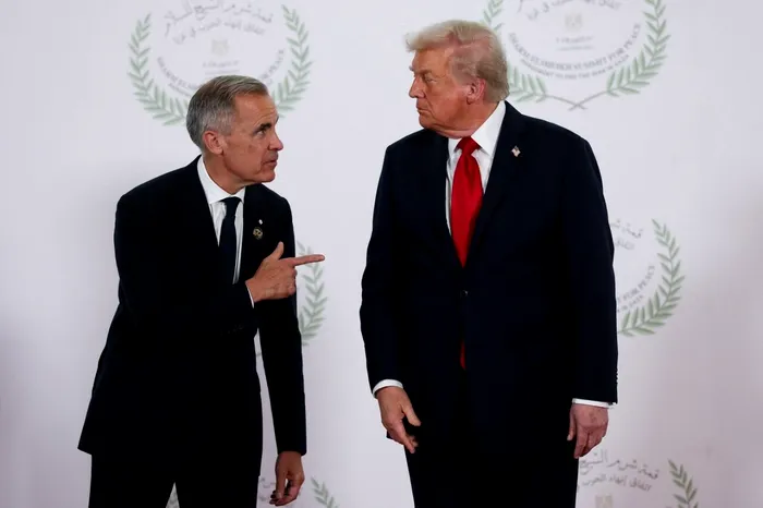 Premierul canadian Mark Carney și Donald Trump la Sharm el-Sheikh, Egipt, 13 octombrie 2025 