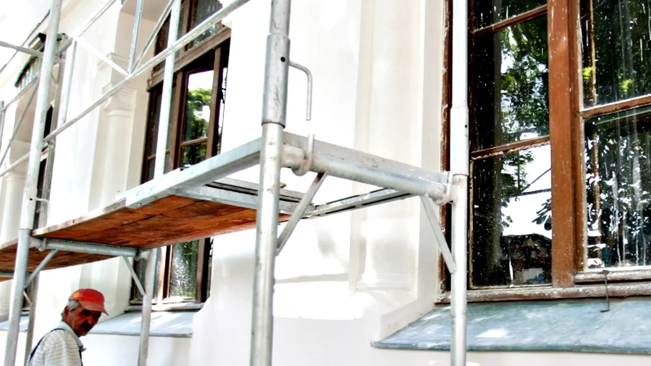 O școală din Timiș cu 99 de elevi a fost închisă din cauza datoriilor către constructorul clădirii