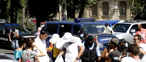 Călărași: Peste 30 de persoane implicate într-un scandal, duse la audieri în urma unor percheziții