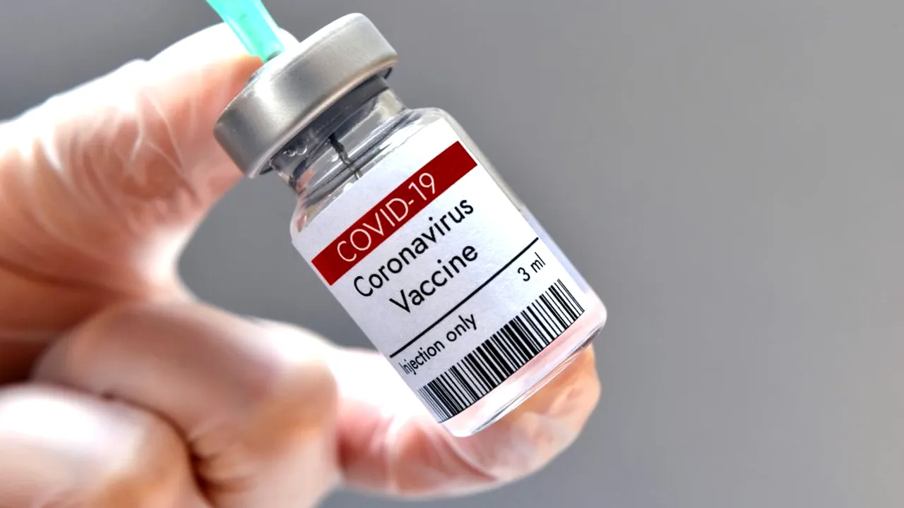 Profesor de la Oxford: Vaccinul anti-COVID-19 poate fi „modificat” pentru a fi eficient împotriva noilor tulpini de virus
