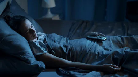 O femeie DOARME aproape o zi întreagă și medicii nu știu ce să îi facă. Ațipește peste tot, inclusiv la volan