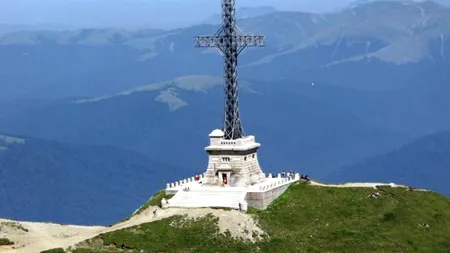 Crucea de pe Caraiman, cea mai înaltă din lume, va fi restaurată cu bani de la norvegieni