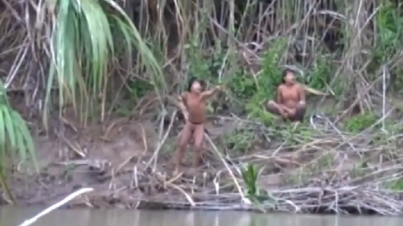 Un trib amazonian a ieșit din junglă și a contactat pentru prima oară alți oameni