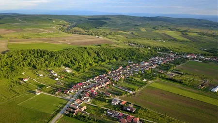 COMUNA din România care atrage străinii ca un magnet. Belgieni, nemți sau olandezi s-au stabilit, definitiv, în zonă