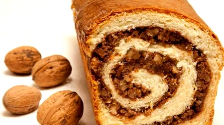 Secretul cozonacilor pufoși și bine copți. Câtă drojdie se pune în aluat. Rețete de Paști