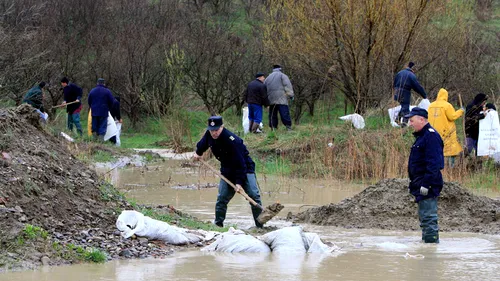 Cod galben de inundații pe râurile din Moldova, până luni dimineață